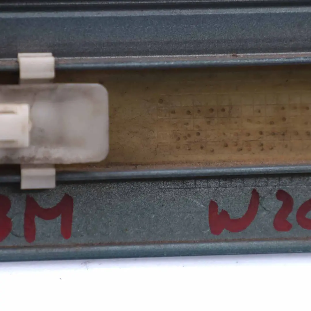 Striscia modanatura porta posteriore destra Aragonite Blue - 941 per Mercedes W203 con numero di parte A2036905262 Mercedes W203 Striscia modanatura porta posteriore destra Aragonite Blue - 941 - SKU A2036905262-ABM - Numero di parte A2036905262