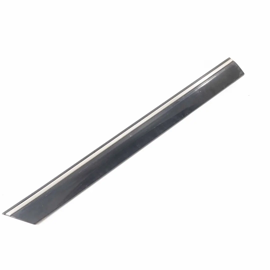 Moulure porte arrière droite avec cache noir diamant - 768 pour Mercedes W203 à propos du numéro de pièce A2036905262 Mercedes W203 Moulure porte arrière droite avec cache noir diamant - 768 - SKU A2036905262-DSCH - Numéro de pièce A2036905262