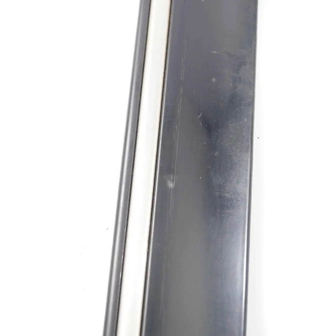 Striscia modanatura porta posteriore destra Diamond Nero - 768 per Mercedes W203 con numero di parte A2036905262 Mercedes W203 Striscia modanatura porta posteriore destra Diamond Nero - 768 - SKU A2036905262-DSCH - Numero di parte A2036905262