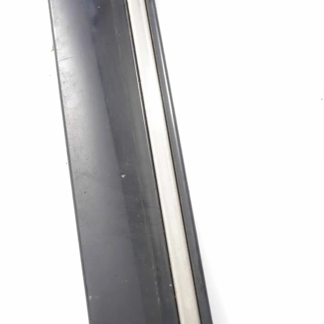 Striscia modanatura porta posteriore destra Diamond Nero - 768 per Mercedes W203 con numero di parte A2036905262 Mercedes W203 Striscia modanatura porta posteriore destra Diamond Nero - 768 - SKU A2036905262-DSCH - Numero di parte A2036905262