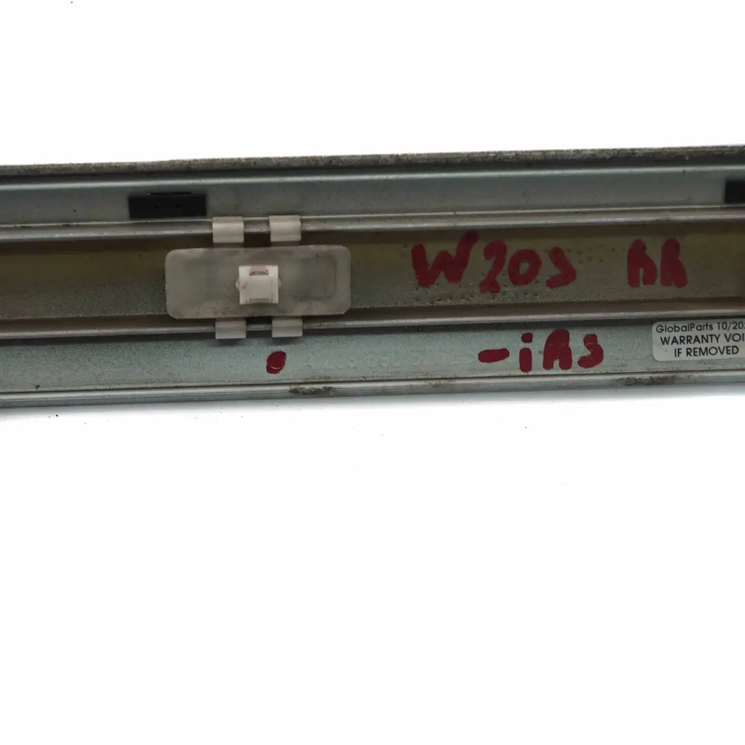 Moulure de porte arrière droite Iridium Silver - 775 pour Mercedes W203 à propos du numéro de pièce A2036905262 Mercedes W203 Moulure de porte arrière droite Iridium Silver - 775 - SKU A2036905262-IRS - Numéro de pièce A2036905262