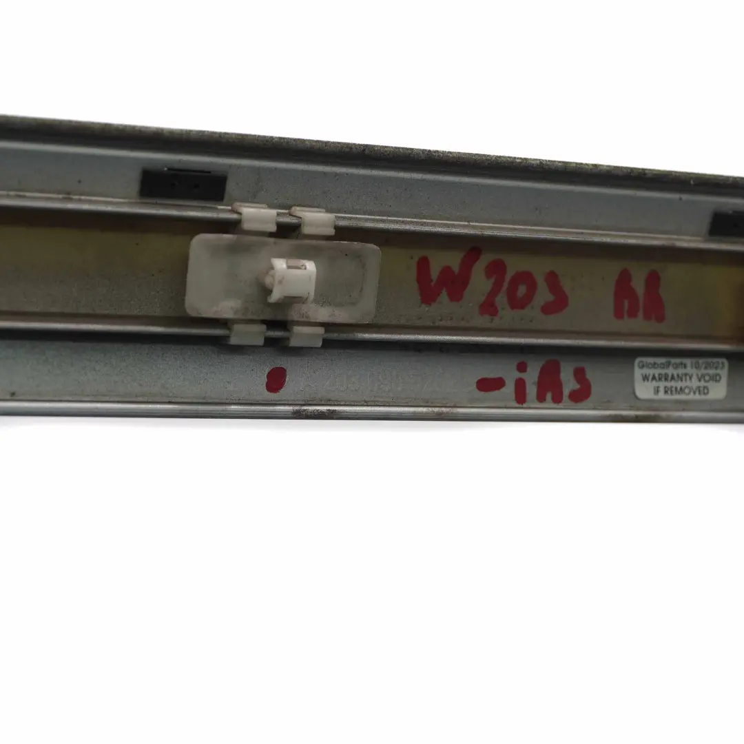 Türverkleidung Leiste hinten rechts Abdeckung Iridium Silber - 775 für Mercedes W203 mit Teilenummer A2036905262 Mercedes W203 Türverkleidung Leiste hinten rechts Abdeckung Iridium Silber - 775 - SKU A2036905262-IRS - Teilenummer A2036905262