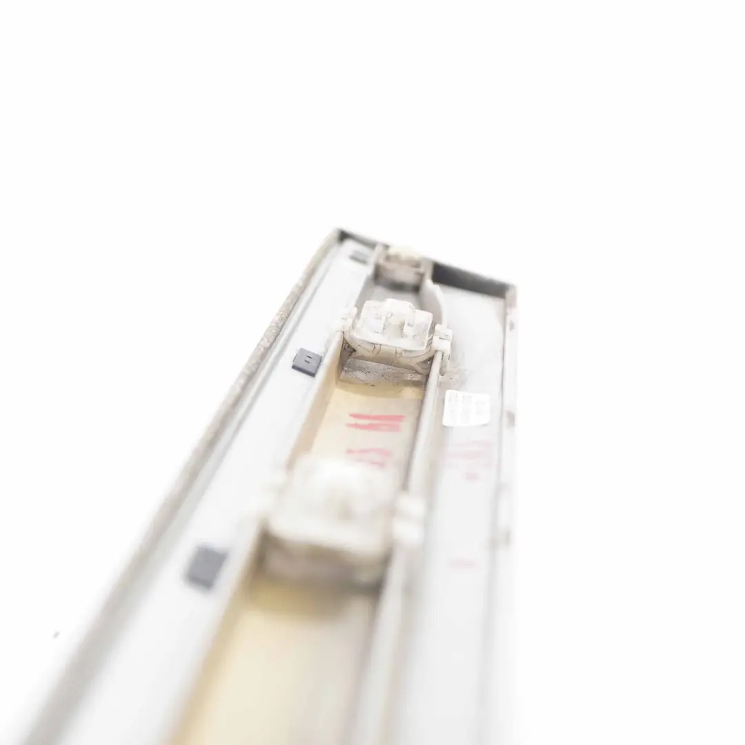 Türverkleidung Leiste hinten rechts Abdeckung Iridium Silber - 775 für Mercedes W203 mit Teilenummer A2036905262 Mercedes W203 Türverkleidung Leiste hinten rechts Abdeckung Iridium Silber - 775 - SKU A2036905262-IRS - Teilenummer A2036905262