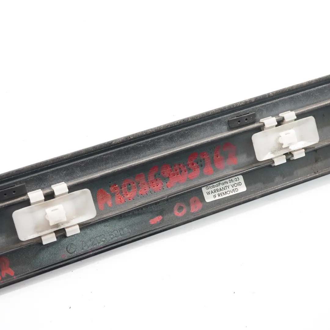 Striscia modanatura porta posteriore destra Nero per Mercedes W203 con numero di parte A2036905262 Mercedes W203 Striscia modanatura porta posteriore destra Nero - SKU A2036905262-OB - Numero di parte A2036905262