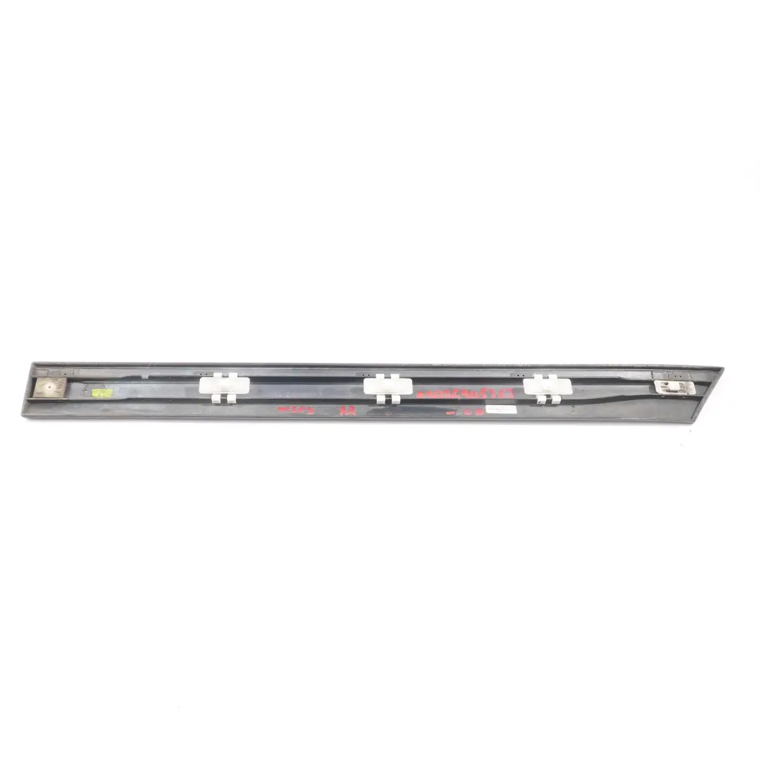 Mercedes W203 Moldura de puerta trasera derecha Negro Obsidiana - SKU A2036905262-OB - Número de pieza A2036905262