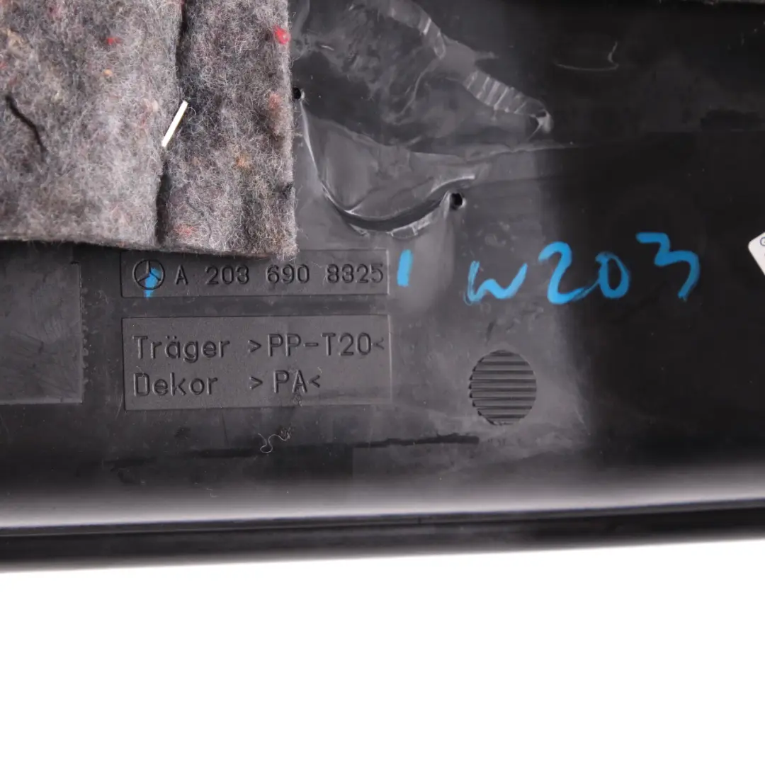 Maletero Trasero Izquierdo Embellecedor Maletero Negro A1696900725 para Mercedes W245 con número de pieza A2036908325 Mercedes W245 Maletero Trasero Izquierdo Embellecedor Maletero Negro A1696900725 - SKU A2036908325 - Número de pieza A2036908325