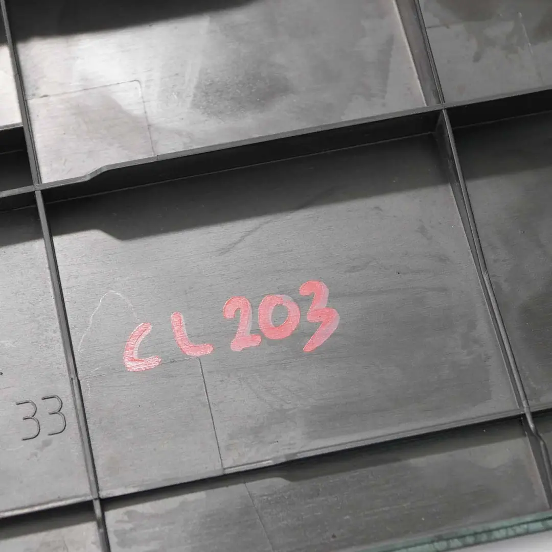 Plancher coffre Mercedes W203 W209 Panneau d'habillage avant Noir pour à propos du numéro de pièce A2036930333 Plancher coffre Mercedes W203 W209 Panneau d'habillage avant Noir - SKU A2036930333 - Numéro de pièce A2036930333