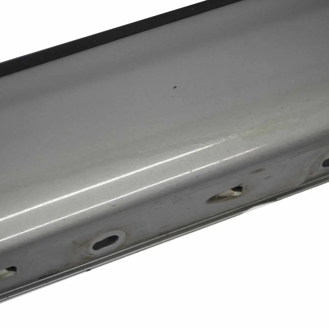 Faldón lateral Tapa umbral Panel derecho Palladium Silver - 792 para Mercedes CL203 con número de pieza A2036980654 Mercedes CL203 Faldón lateral Tapa umbral Panel derecho Palladium Silver - 792 - SKU A2036980654-PAL - Número de pieza A2036980654