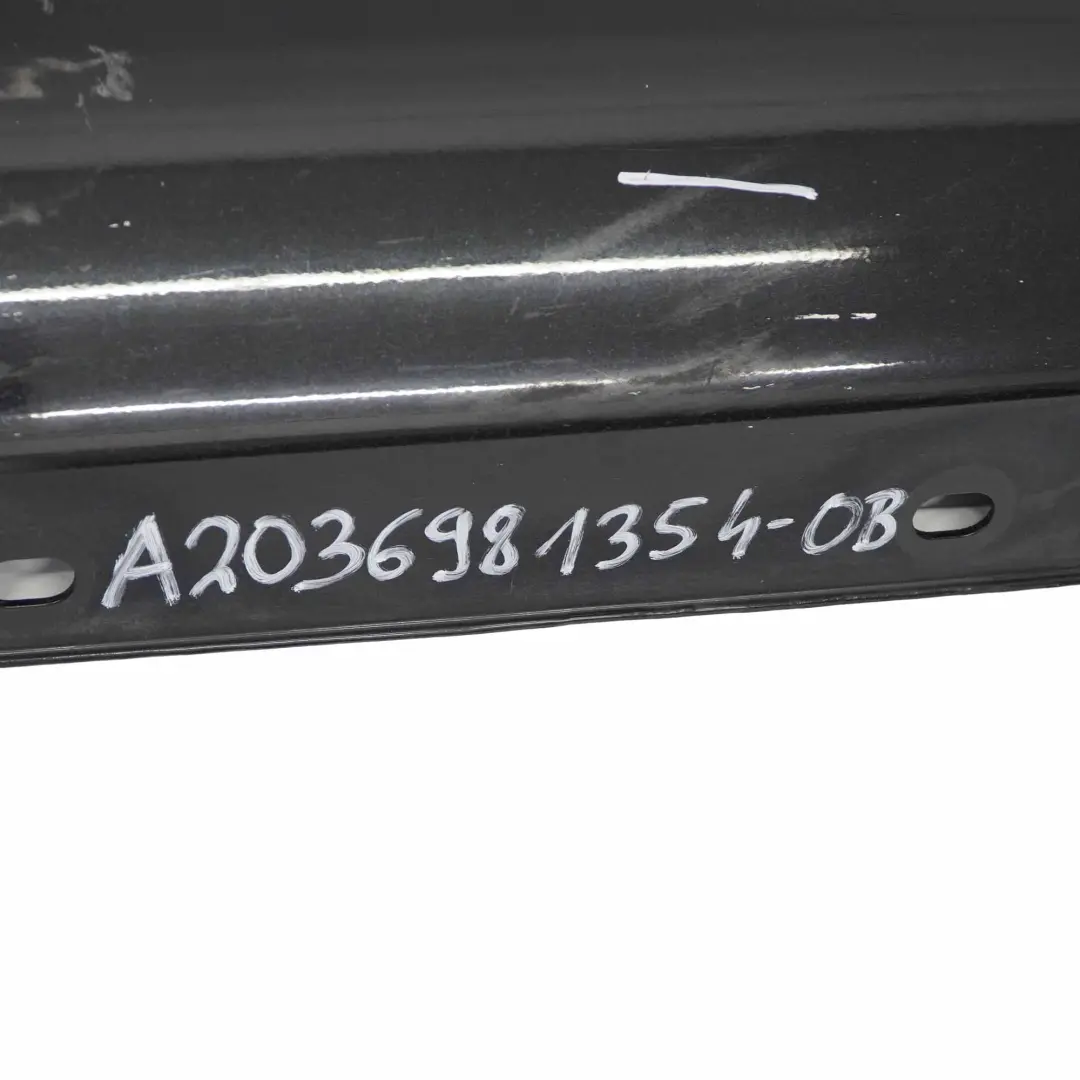 Mercedes W203 Cache seuil de porte gauche Noir Obsidien Métallisé - 197 - SKU A2036981354-OB - Numéro de pièce A2036981354