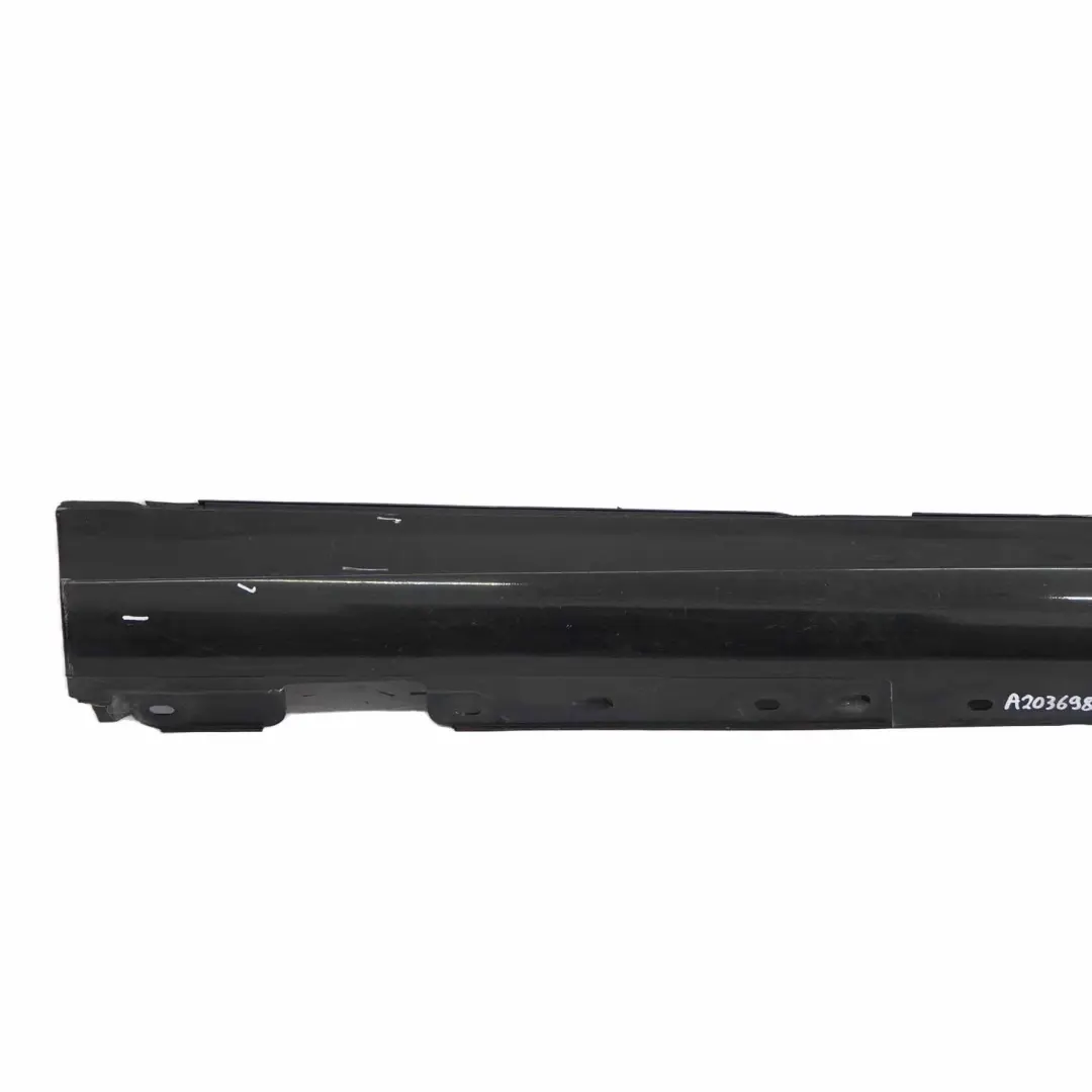 Mercedes W203 Couvre seuil porte latérale droite noir obsidien métallisé - 197 - SKU A2036981454-OB - Numéro de pièce A2036981454