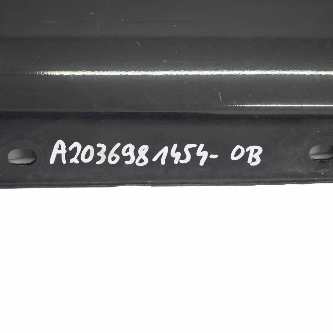 Gonna copertura laterale soglia porta destra Obsidian Nero - 197 per Mercedes W203 con numero di parte A2036981454 Mercedes W203 Gonna copertura laterale soglia porta destra Obsidian Nero - 197 - SKU A2036981454-OB - Numero di parte A2036981454