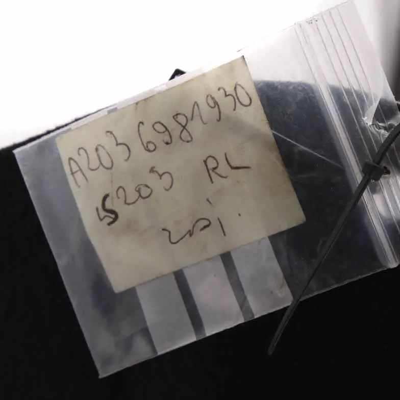 Cache de garniture de passage de roue arrière gauche pour Mercedes W203 à propos du numéro de pièce A2036981930 Mercedes W203 Cache de garniture de passage de roue arrière gauche - SKU A2036981930 - Numéro de pièce A2036981930