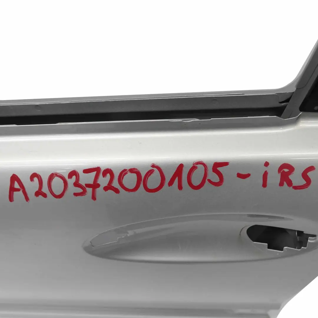 Porta anteriore sinistra Iridium Silver Metallic - 775 per Mercedes W203 con numero di parte A2037200105 Mercedes W203 Porta anteriore sinistra Iridium Silver Metallic - 775 - SKU A2037200105-IRS1 - Numero di parte A2037200105