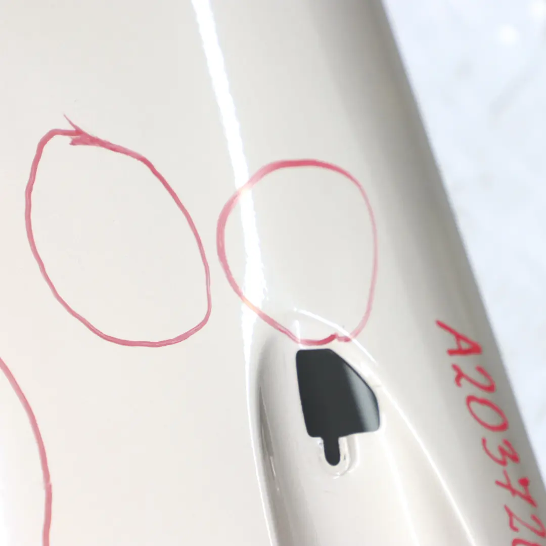 Porta anteriore sinistra Travertino Beige Metallizzato - 693 per Mercedes W203 con numero di parte A2037200105 Mercedes W203 Porta anteriore sinistra Travertino Beige Metallizzato - 693 - SKU A2037200105-TRB - Numero di parte A2037200105