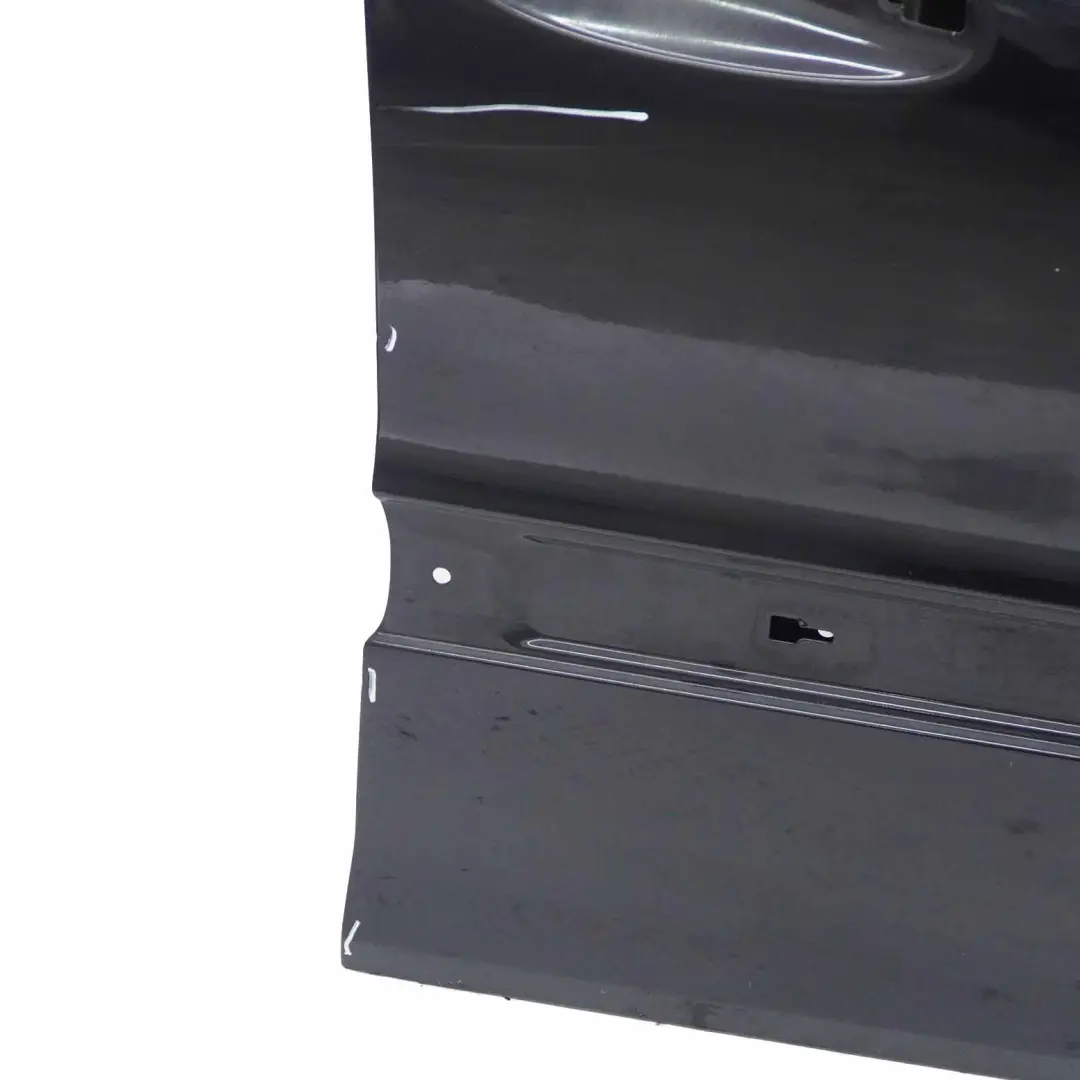 Tür vorne rechts Diamantschwarz Diamond Black Metallic - 768 für Mercedes W203 mit Teilenummer A2037200205 Mercedes W203 Tür vorne rechts Diamantschwarz Diamond Black Metallic - 768 - SKU A2037200205-DSCH - Teilenummer A2037200205