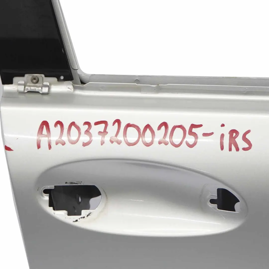 Drzwi Prawy Przód Iridium Silver 775 do Mercedes W203 o numerze A2037200205 Mercedes W203 Drzwi Prawy Przód Iridium Silver 775 - SKU A2037200205-IRS1 - Numer Części A2037200205