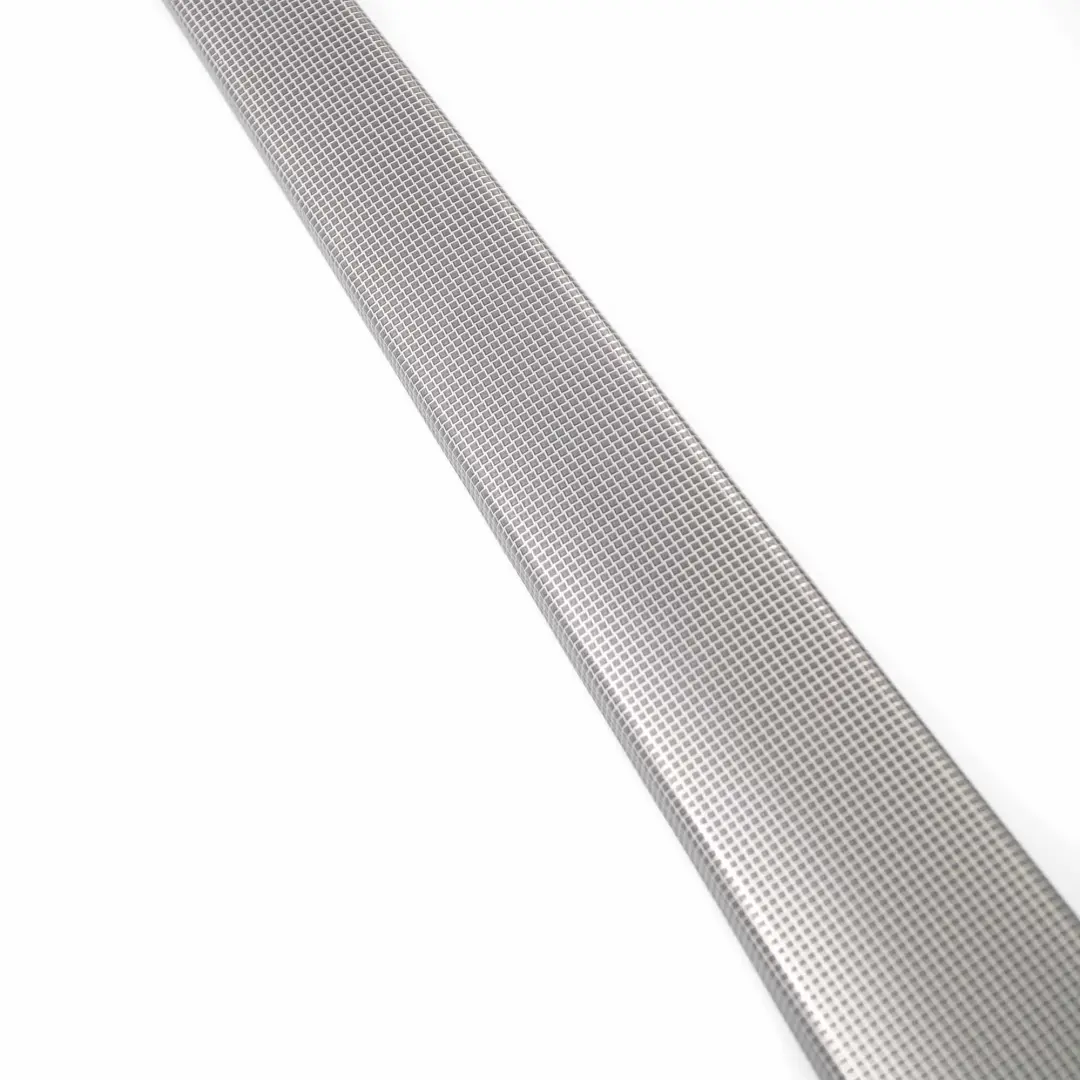 Mercedes W203 Panel de puerta trasera izquierda Tira decorativa - SKU A2037300322 - Número de pieza A2037300322