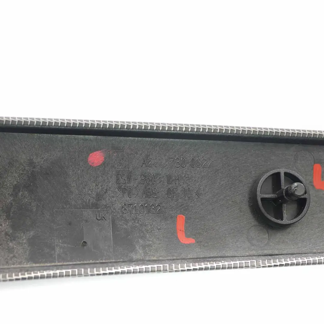 Mercedes W203 Panel de puerta trasera izquierda Tira decorativa - SKU A2037300322 - Número de pieza A2037300322