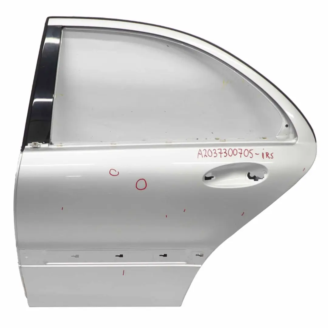 Puerta Trasera Izquierda Iridium Silver Metallic - 775 para Mercedes W203 con número de pieza A2037300705 Mercedes W203 Puerta Trasera Izquierda Iridium Silver Metallic - 775 - SKU A2037300705-IRS - Número de pieza A2037300705