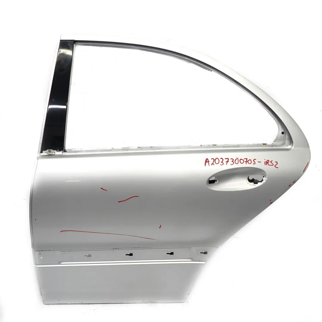 Puerta Trasera Izquierda Berlina Iridium Silver Metallic - 775 para Mercedes W203 con número de pieza A2037300705 Mercedes W203 Puerta Trasera Izquierda Berlina Iridium Silver Metallic - 775 - SKU A2037300705-IRS2 - Número de pieza A2037300705