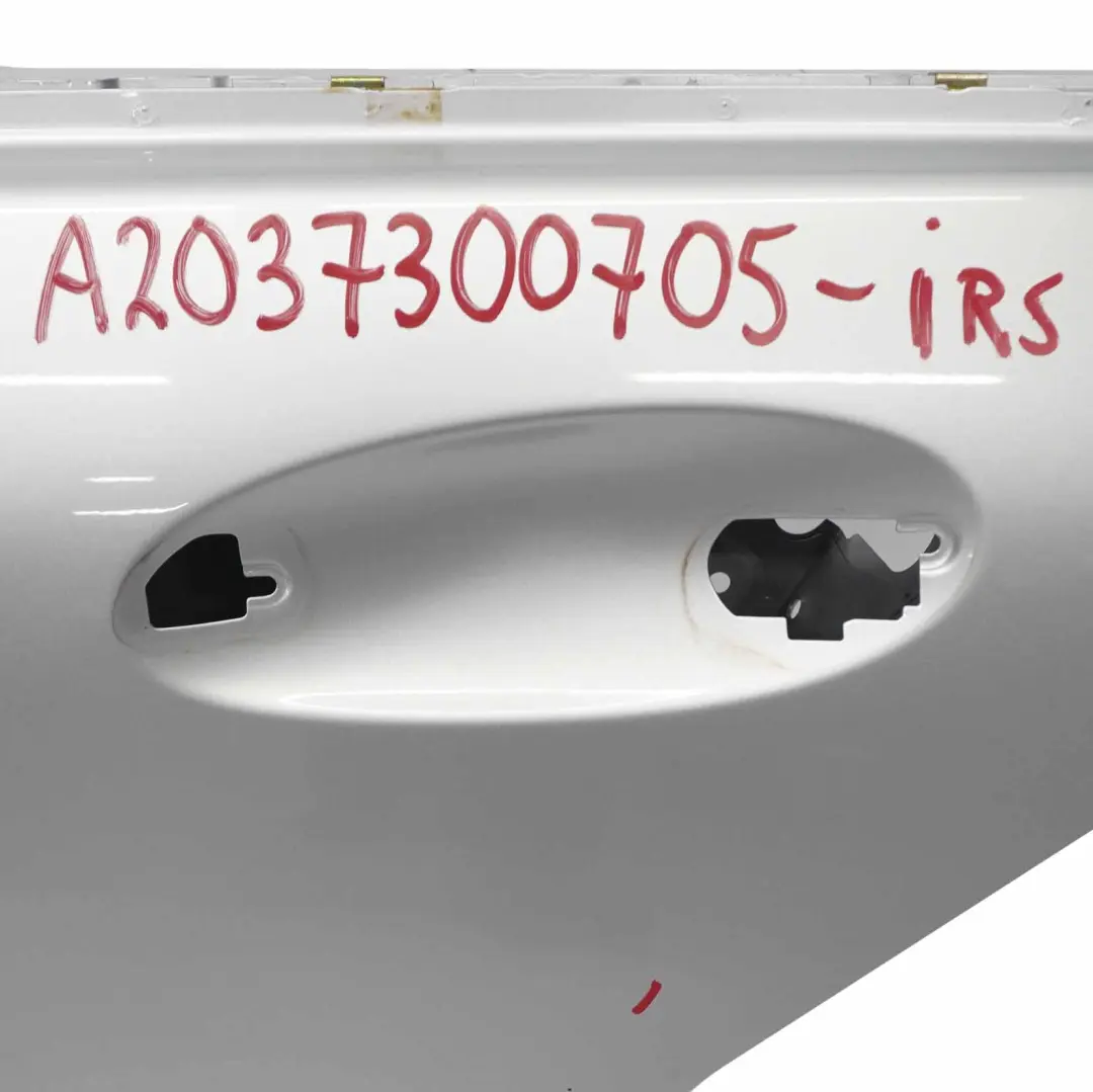Porta posteriore sinistra Iridium Silver Metallic - 775 per Mercedes W203 con numero di parte A2037300705 Mercedes W203 Porta posteriore sinistra Iridium Silver Metallic - 775 - SKU A2037300705-IRS - Numero di parte A2037300705