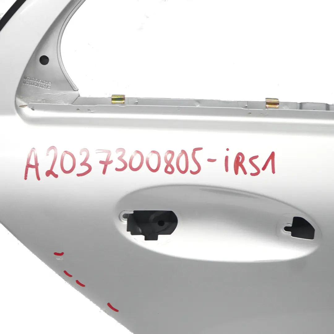 Puerta Trasera Derecha Berlina Iridium Silver Metallic - 775 para Mercedes W203 con número de pieza A2037300805 Mercedes W203 Puerta Trasera Derecha Berlina Iridium Silver Metallic - 775 - SKU A2037300805-IRS1 - Número de pieza A2037300805