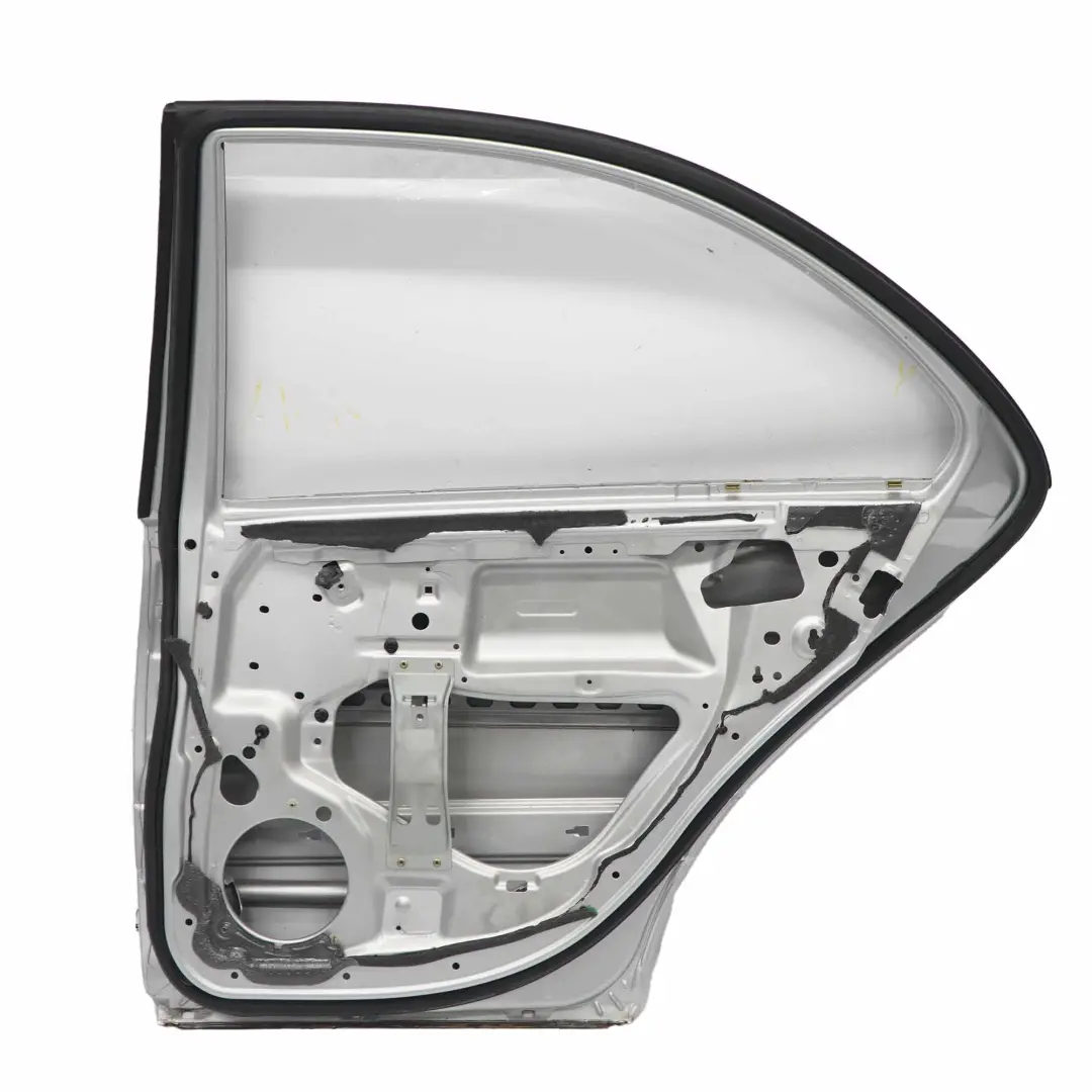 Puerta Trasera Derecha Iridium Silver Metallic - 775 para Mercedes W203 con número de pieza A2037300805 Mercedes W203 Puerta Trasera Derecha Iridium Silver Metallic - 775 - SKU A2037300805-IRS - Número de pieza A2037300805
