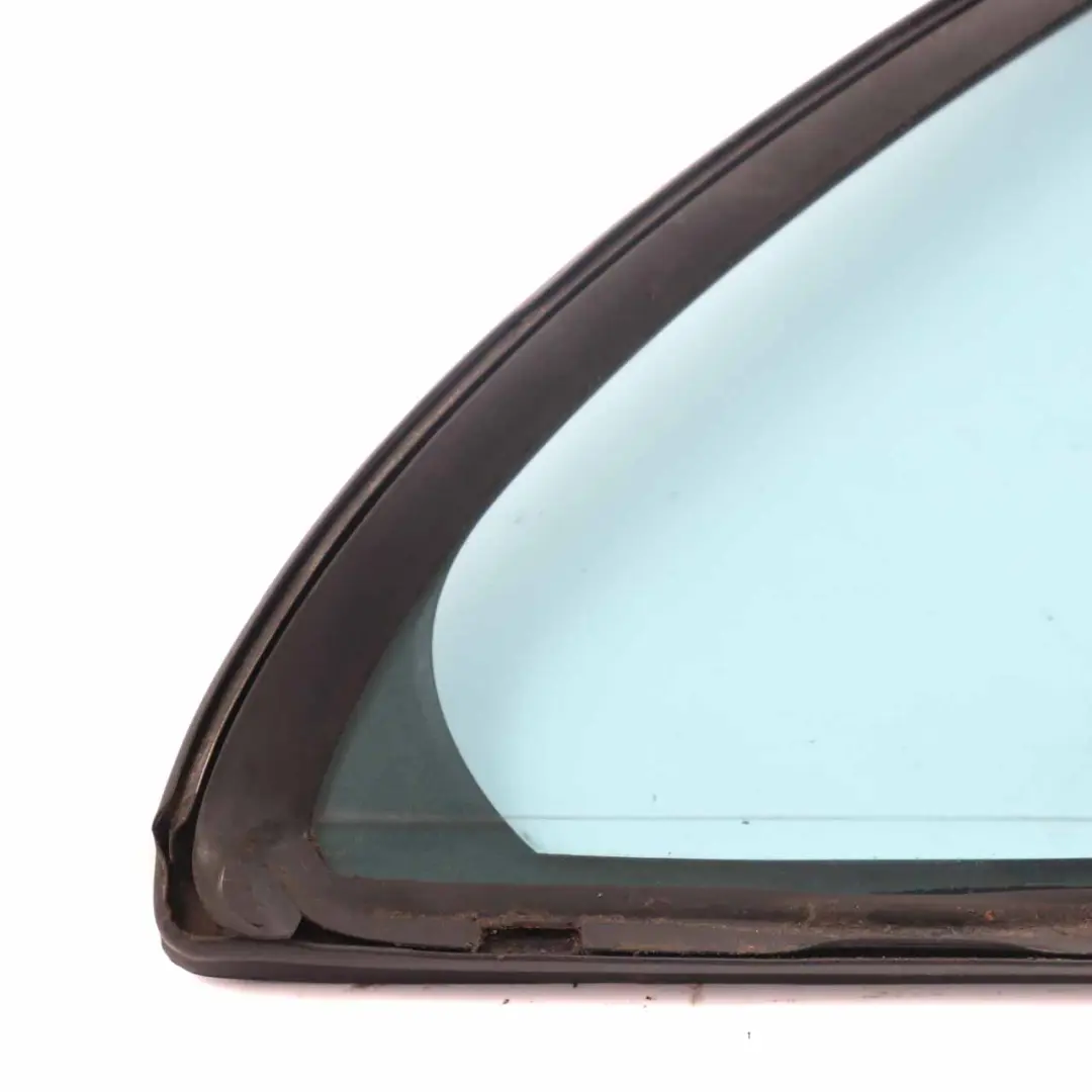 Ventana Lateral Cristal Fijo Trasero Derecho AS2 para Mercedes W203 con número de pieza A2037300855 Mercedes W203 Ventana Lateral Cristal Fijo Trasero Derecho AS2 - SKU A2037300855 - Número de pieza A2037300855