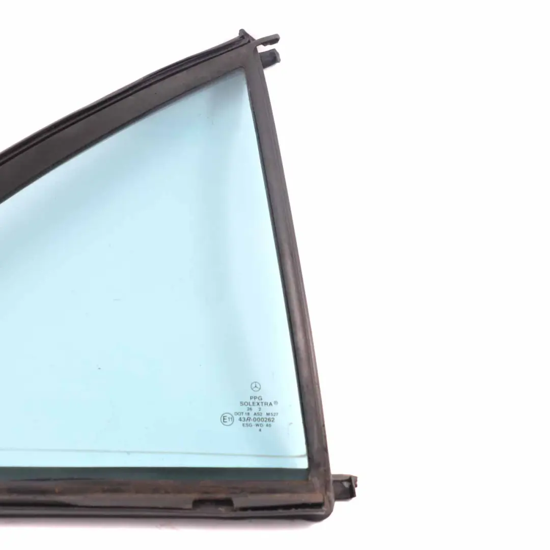 Ventana Lateral Cristal Fijo Trasero Derecho AS2 para Mercedes W203 con número de pieza A2037300855 Mercedes W203 Ventana Lateral Cristal Fijo Trasero Derecho AS2 - SKU A2037300855 - Número de pieza A2037300855