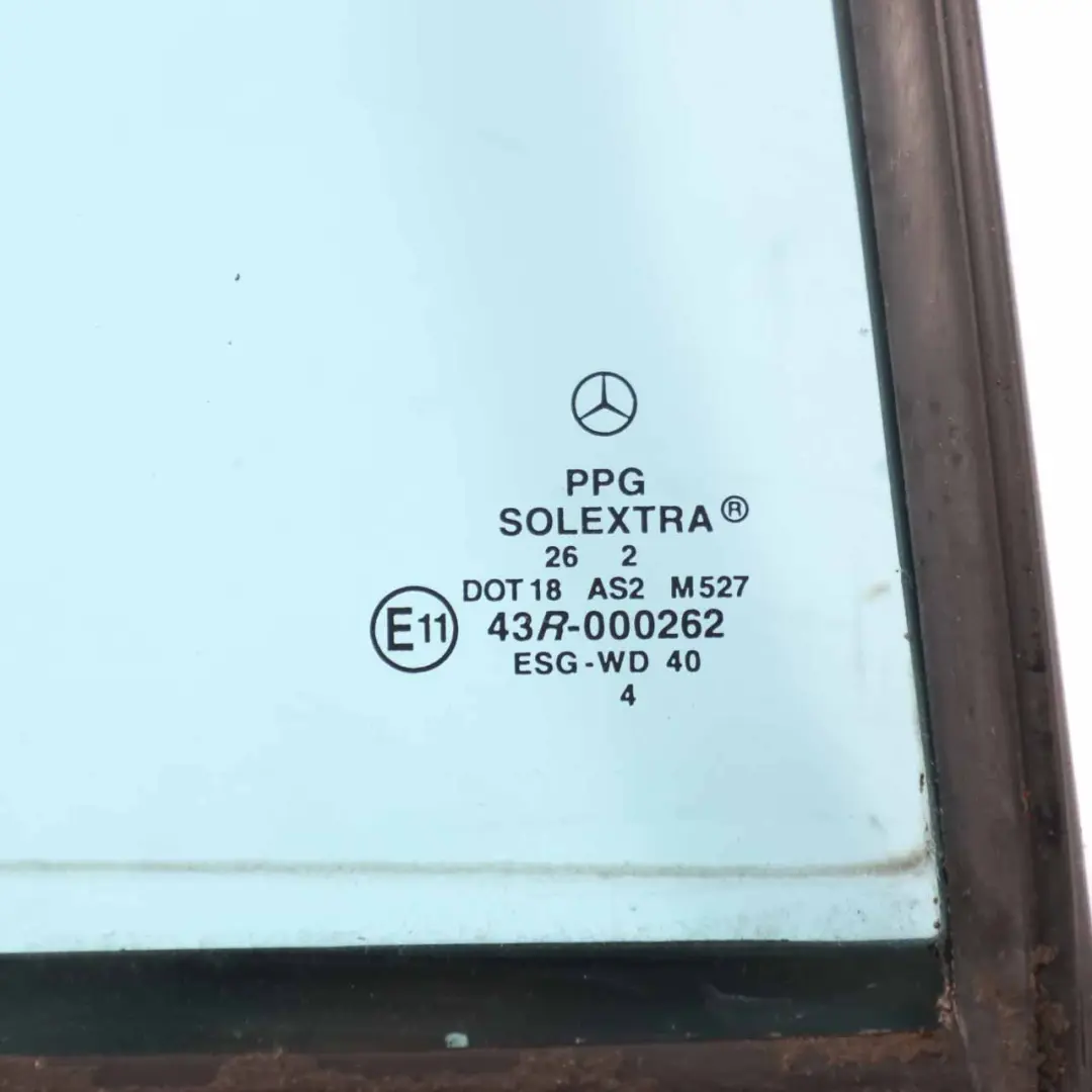Vitre Latérale Fixe Arrière Droite AS2 pour Mercedes W203 à propos du numéro de pièce A2037300855 Mercedes W203 Vitre Latérale Fixe Arrière Droite AS2 - SKU A2037300855 - Numéro de pièce A2037300855