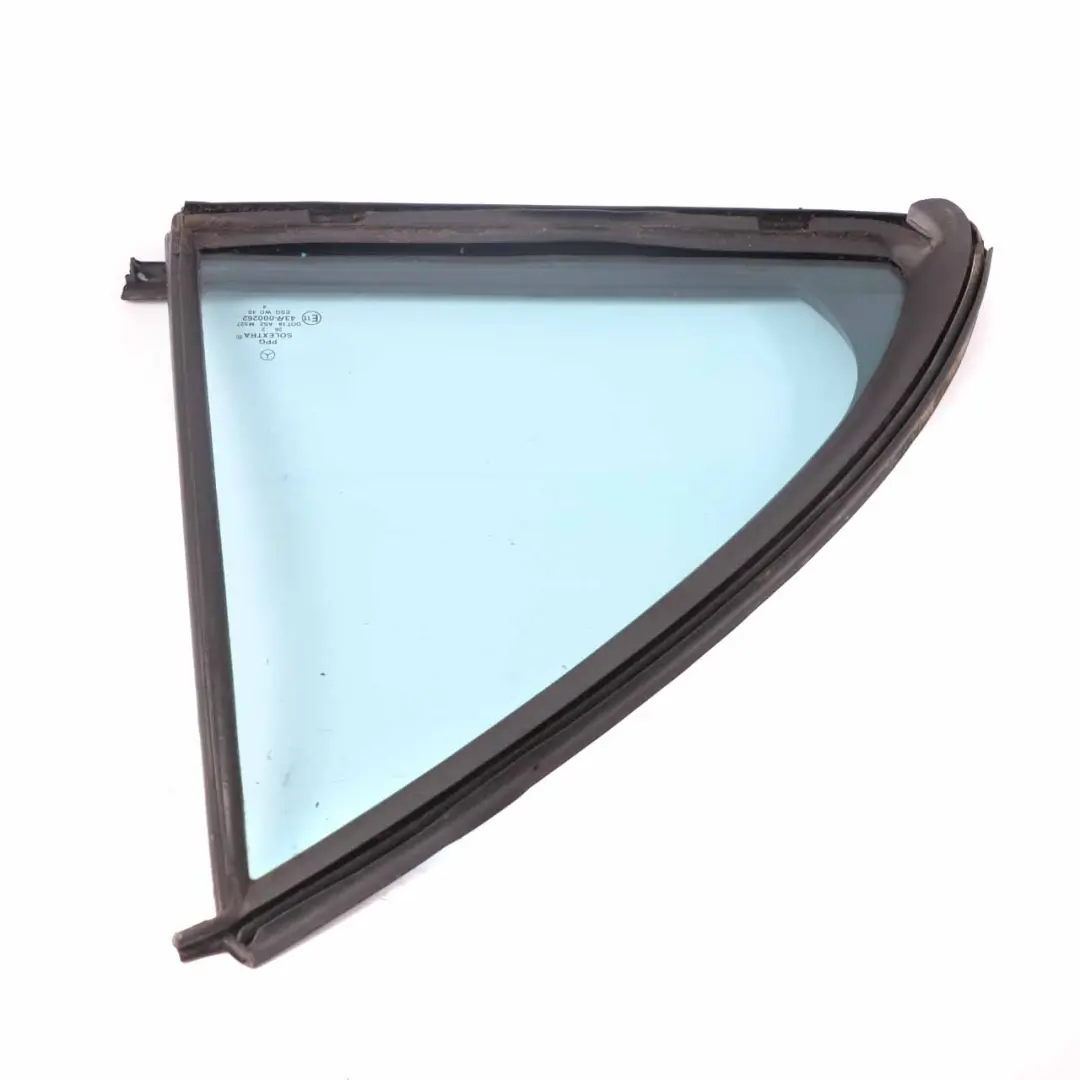 Vitre Latérale Fixe Arrière Droite AS2 pour Mercedes W203 à propos du numéro de pièce A2037300855 Mercedes W203 Vitre Latérale Fixe Arrière Droite AS2 - SKU A2037300855 - Numéro de pièce A2037300855