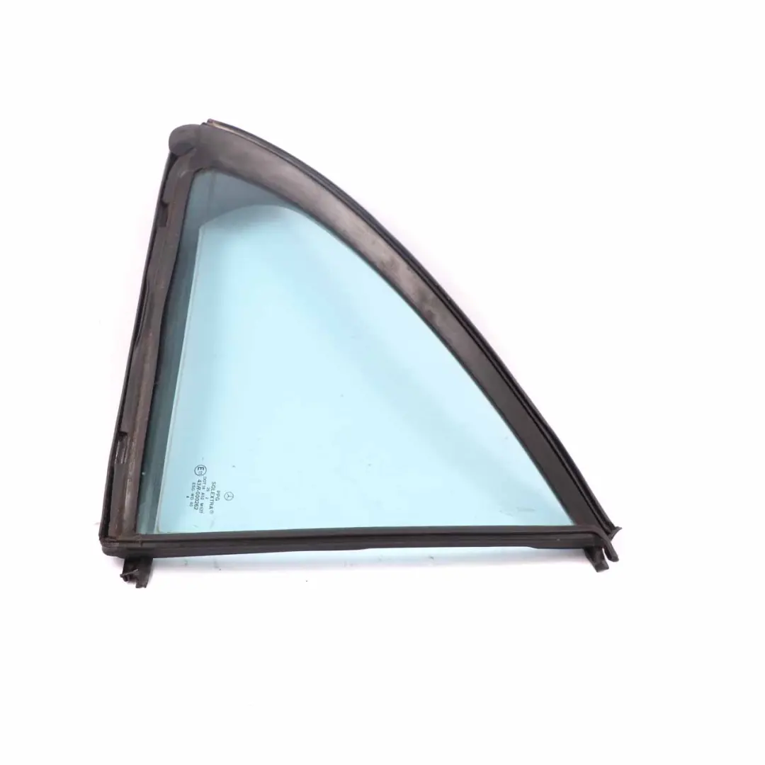 Vitre Latérale Fixe Arrière Droite AS2 pour Mercedes W203 à propos du numéro de pièce A2037300855 Mercedes W203 Vitre Latérale Fixe Arrière Droite AS2 - SKU A2037300855 - Numéro de pièce A2037300855
