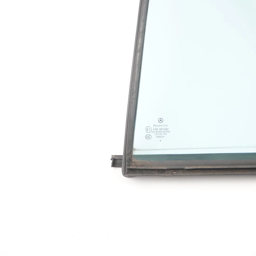 Finestrino laterale fisso vetro porta posteriore sinistra per Mercedes W203 Estate con numero di parte A2037300955 Mercedes W203 Estate Finestrino laterale fisso vetro porta posteriore sinistra - SKU A2037300955 - Numero di parte A2037300955
