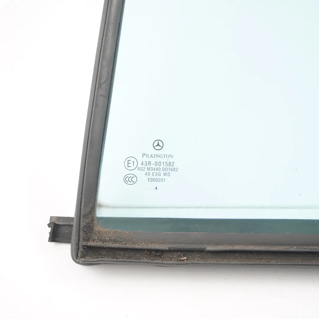 Mercedes W203 Estate Finestrino laterale fisso vetro porta posteriore sinistra - SKU A2037300955 - Numero di parte A2037300955
