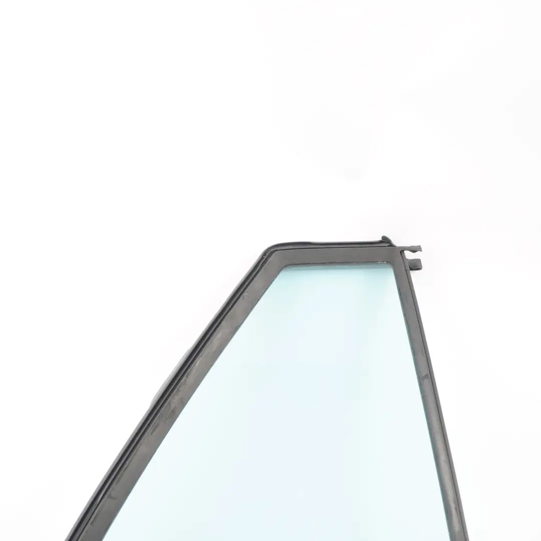 Ventana Lateral Puerta Trasera Cristal Fijo Derecha AS2 para Mercedes W203 Estate con número de pieza A2037301055 Mercedes W203 Estate Ventana Lateral Puerta Trasera Cristal Fijo Derecha AS2 - SKU A2037301055 - Número de pieza A2037301055