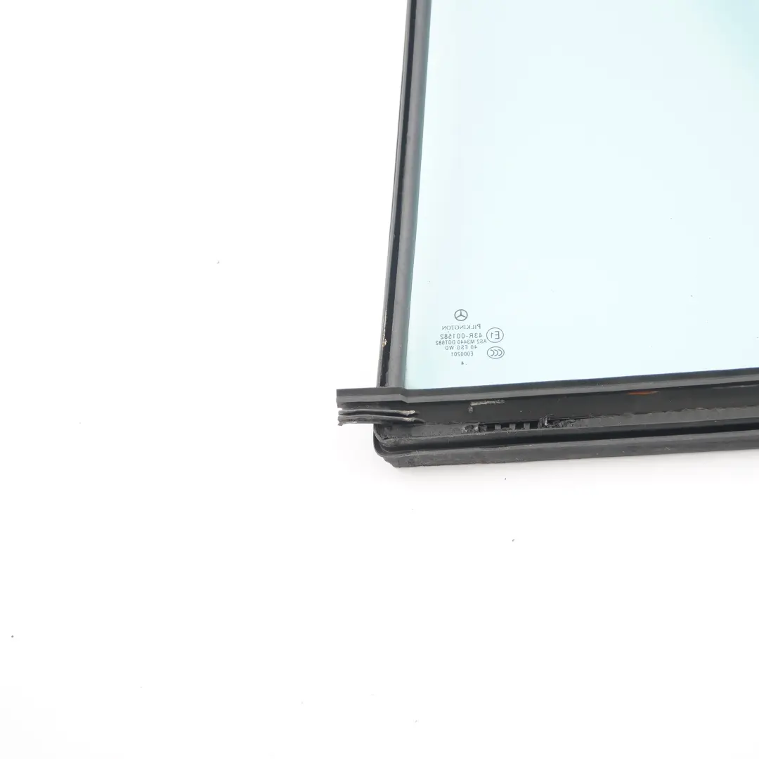 Ventana Lateral Puerta Trasera Cristal Fijo Derecha AS2 para Mercedes W203 Estate con número de pieza A2037301055 Mercedes W203 Estate Ventana Lateral Puerta Trasera Cristal Fijo Derecha AS2 - SKU A2037301055 - Número de pieza A2037301055