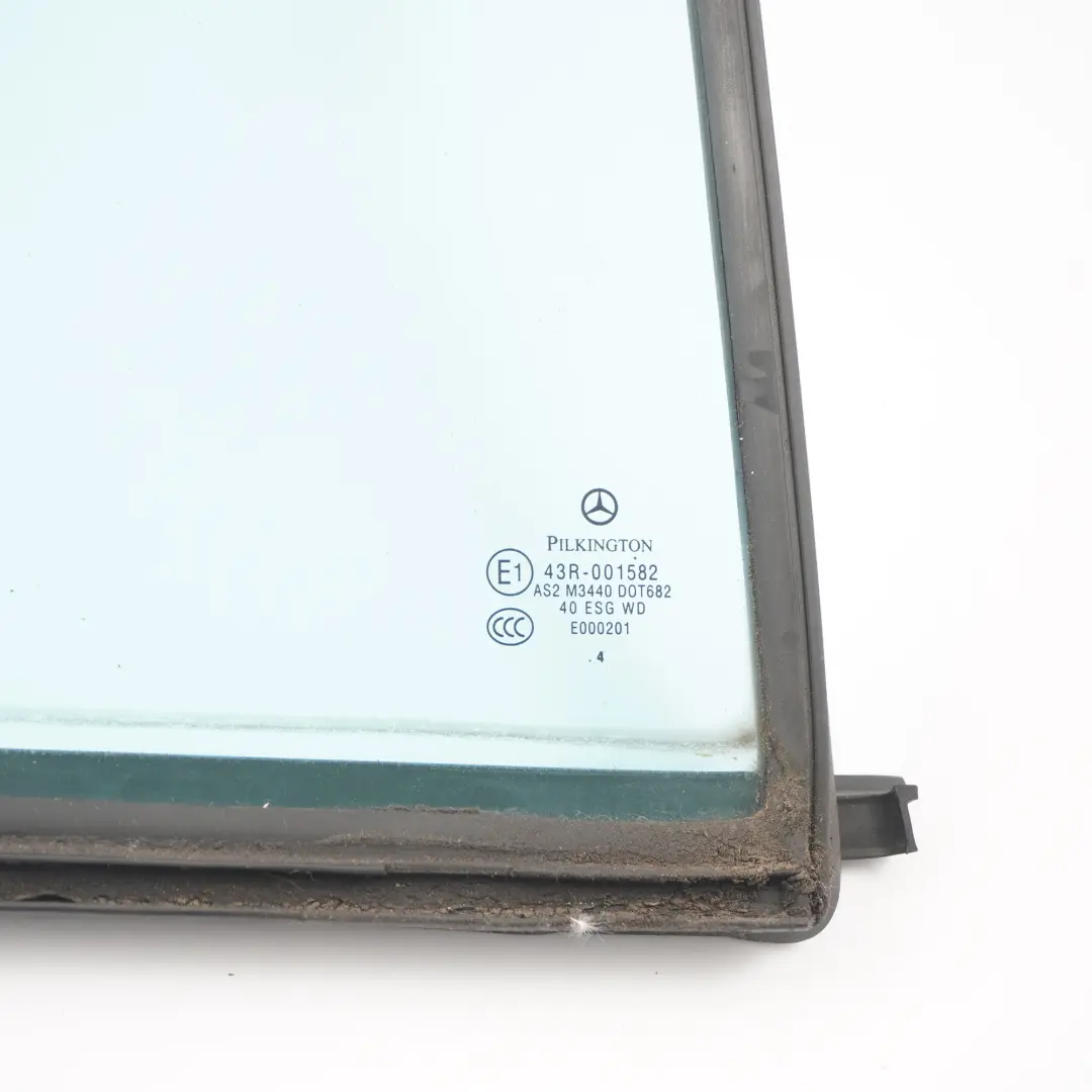 Ventana Lateral Puerta Trasera Cristal Fijo Derecha AS2 para Mercedes W203 Estate con número de pieza A2037301055 Mercedes W203 Estate Ventana Lateral Puerta Trasera Cristal Fijo Derecha AS2 - SKU A2037301055 - Número de pieza A2037301055