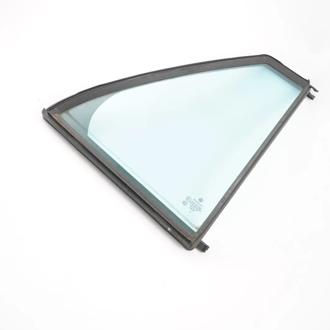 Ventana Lateral Puerta Trasera Cristal Fijo Derecha AS2 para Mercedes W203 Estate con número de pieza A2037301055 Mercedes W203 Estate Ventana Lateral Puerta Trasera Cristal Fijo Derecha AS2 - SKU A2037301055 - Número de pieza A2037301055