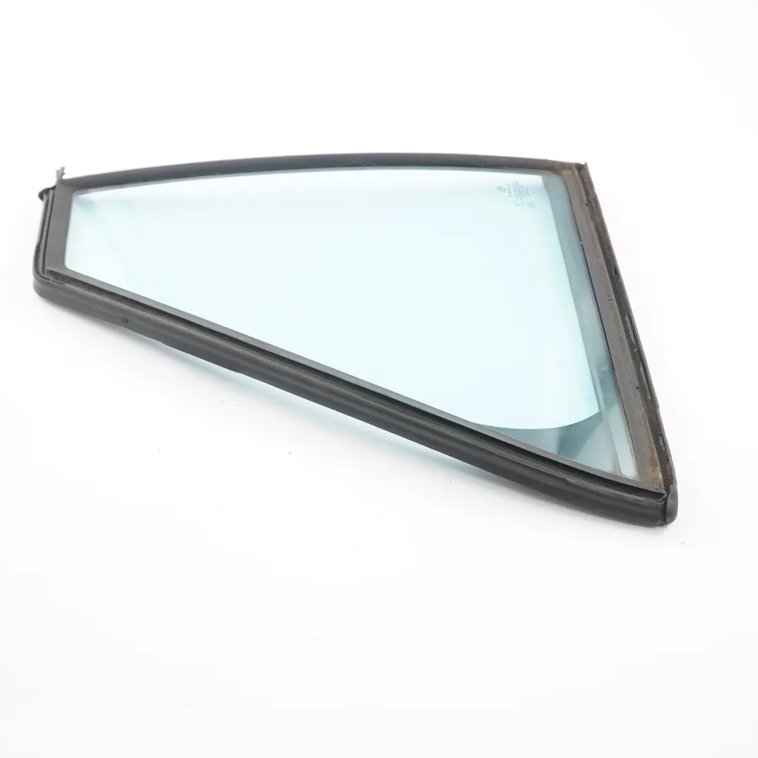 Ventana Lateral Puerta Trasera Cristal Fijo Derecha AS2 para Mercedes W203 Estate con número de pieza A2037301055 Mercedes W203 Estate Ventana Lateral Puerta Trasera Cristal Fijo Derecha AS2 - SKU A2037301055 - Número de pieza A2037301055