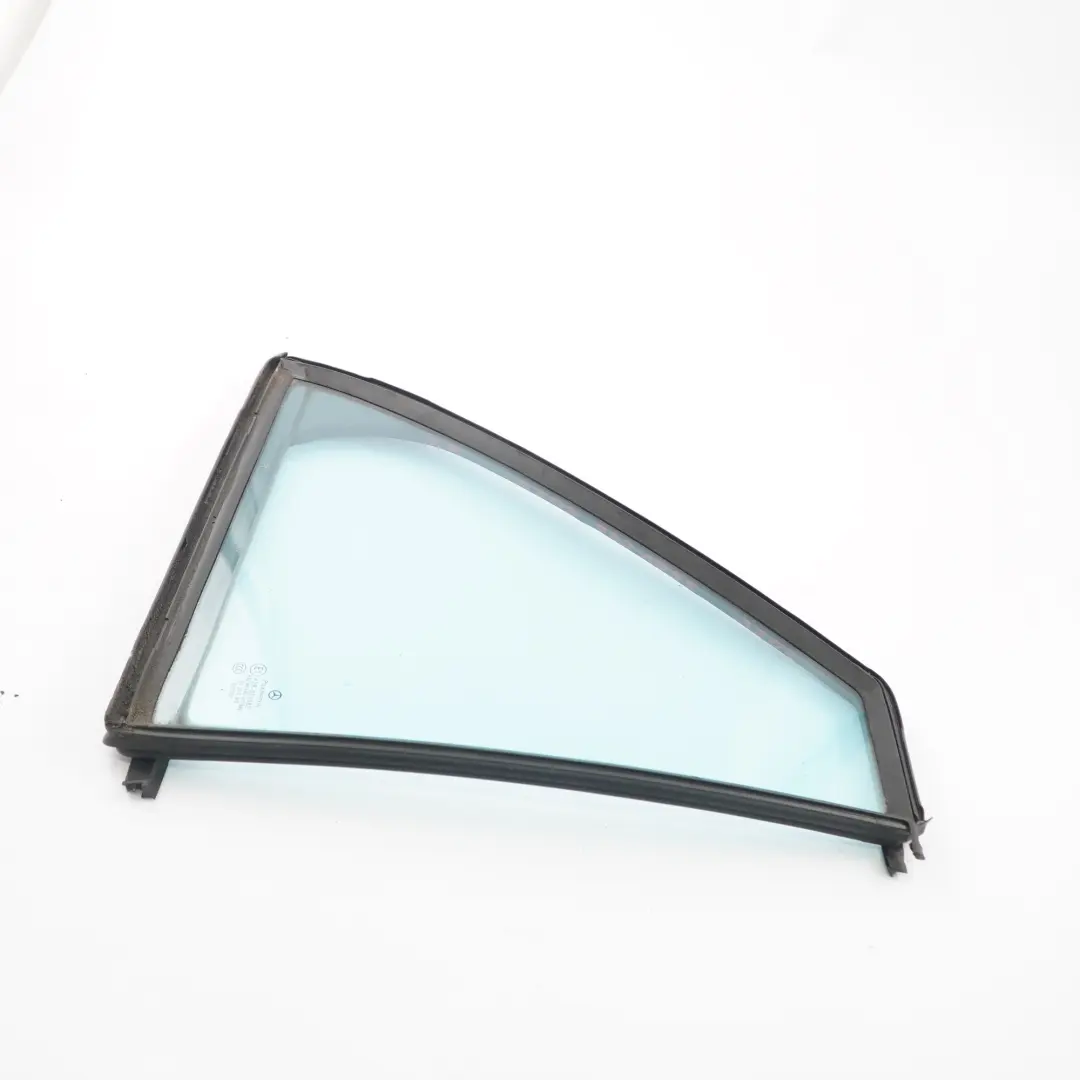 Ventana Lateral Puerta Trasera Cristal Fijo Derecha AS2 para Mercedes W203 Estate con número de pieza A2037301055 Mercedes W203 Estate Ventana Lateral Puerta Trasera Cristal Fijo Derecha AS2 - SKU A2037301055 - Número de pieza A2037301055