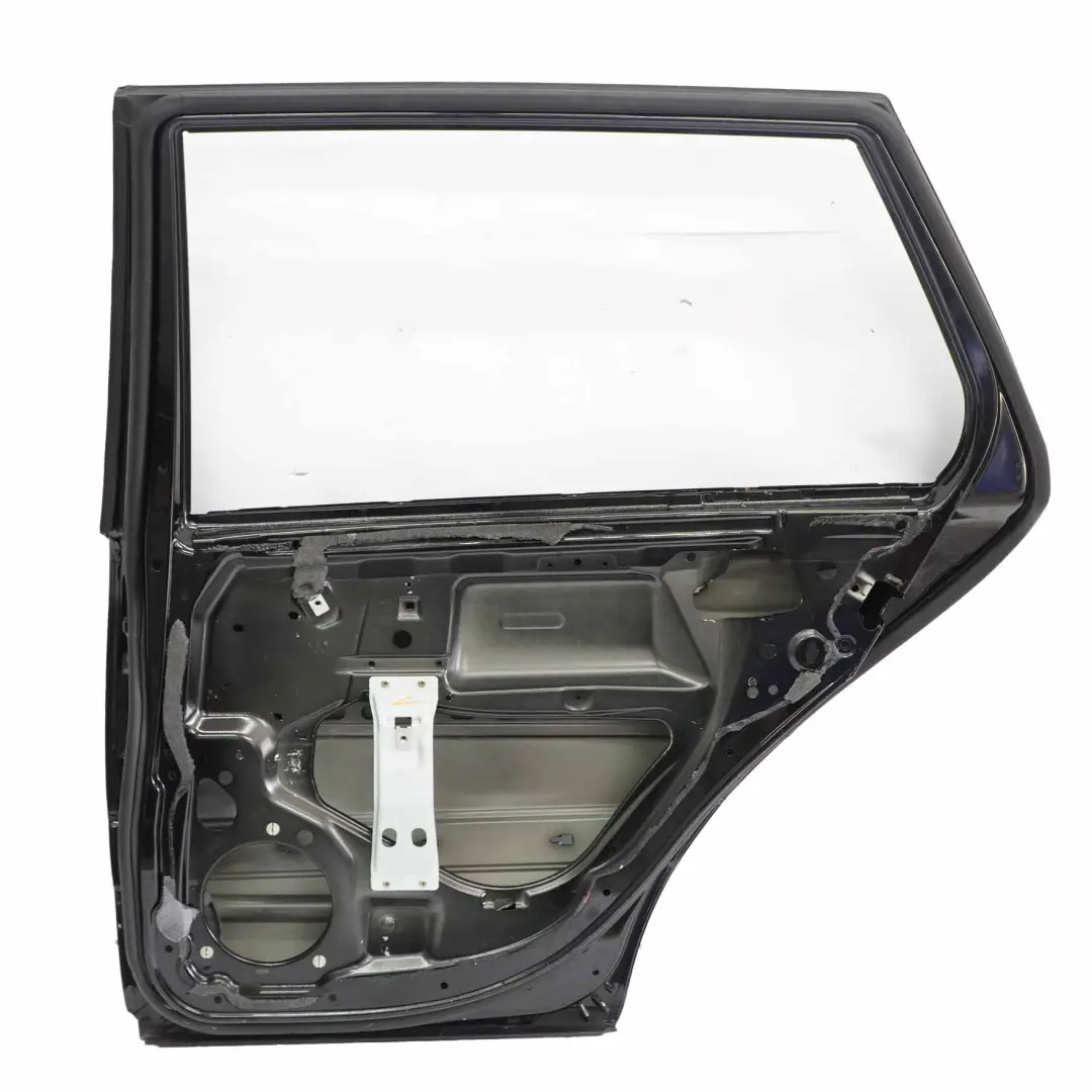 Porta posteriore destra Obsidian Black Metallic - 197 per Mercedes W203 Estate con numero di parte A2037301205 Mercedes W203 Estate Porta posteriore destra Obsidian Black Metallic - 197 - SKU A2037301205-OB - Numero di parte A2037301205