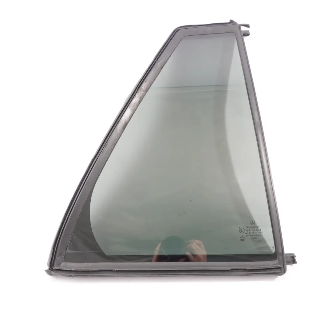Fenêtre latérale Porte arrière droite Verre AS3 pour Mercedes W203 à propos du numéro de pièce A2037302255 Mercedes W203 Fenêtre latérale Porte arrière droite Verre AS3 - SKU A2037302255 - Numéro de pièce A2037302255