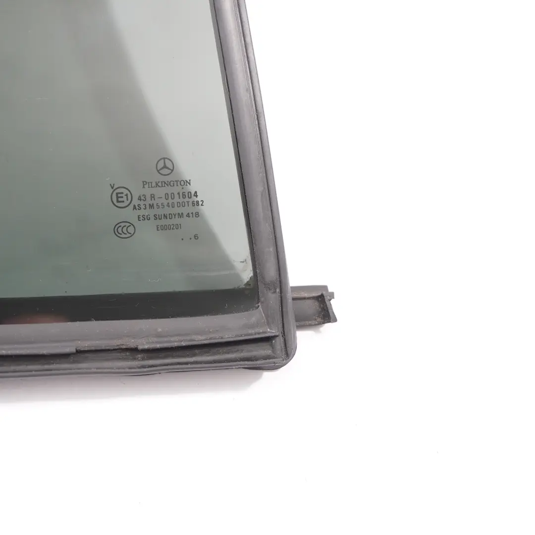 Seitenfenster Tür hinten rechts Glas AS3 für Mercedes W203 Kombi mit Teilenummer A2037302255 Mercedes W203 Kombi Seitenfenster Tür hinten rechts Glas AS3 - SKU A2037302255 - Teilenummer A2037302255
