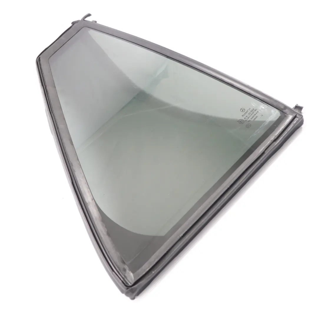 Ventana Puerta Trasera Derecha Cristal AS3 para Mercedes W203 Estate con número de pieza A2037302255 Mercedes W203 Estate Ventana Puerta Trasera Derecha Cristal AS3 - SKU A2037302255 - Número de pieza A2037302255