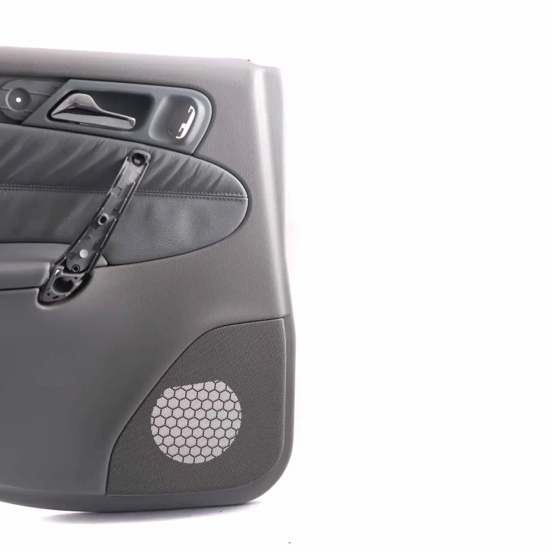 Scheda Porta Posteriore Sinistra Pannello Grigio Pelle per Mercedes W203 con numero di parte A2037303762 Mercedes W203 Scheda Porta Posteriore Sinistra Pannello Grigio Pelle - SKU A2037303762 - Numero di parte A2037303762