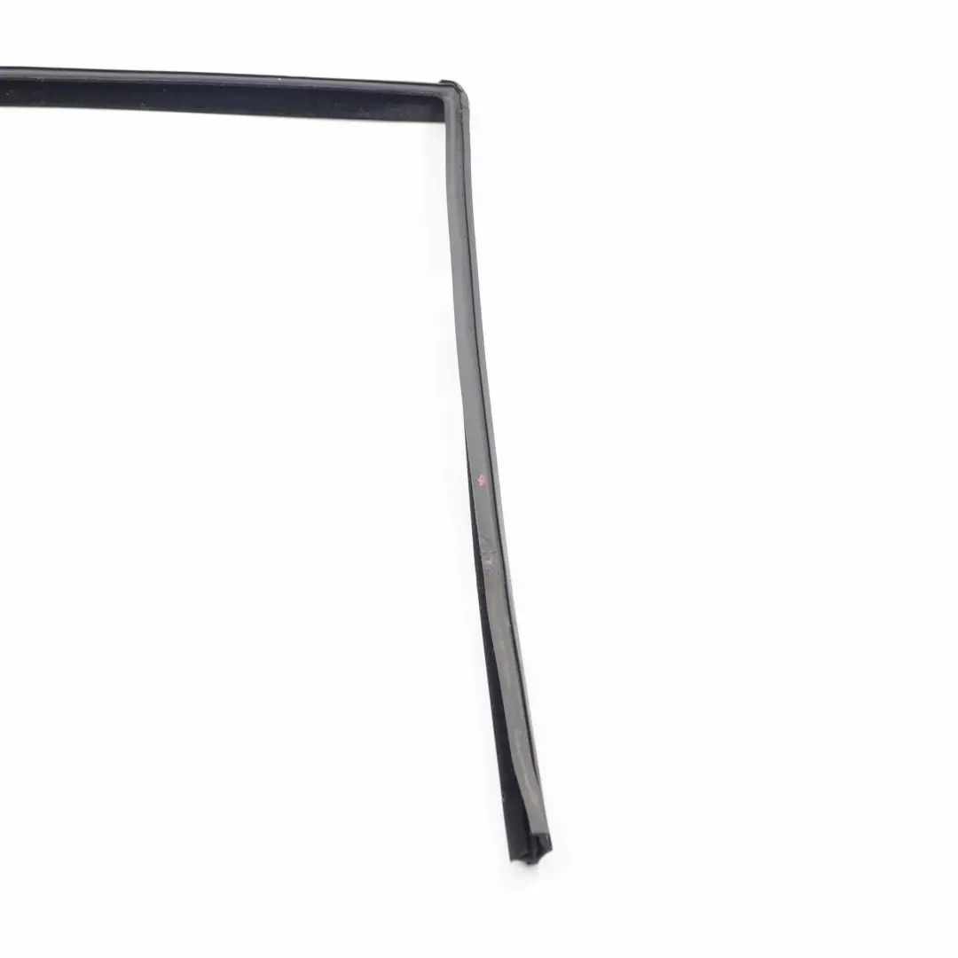 Mercedes W203 Touring Joint Fenêtre Guide Porte Arrière Gauche Scellement - SKU A2037350525 - Numéro de pièce A2037350525