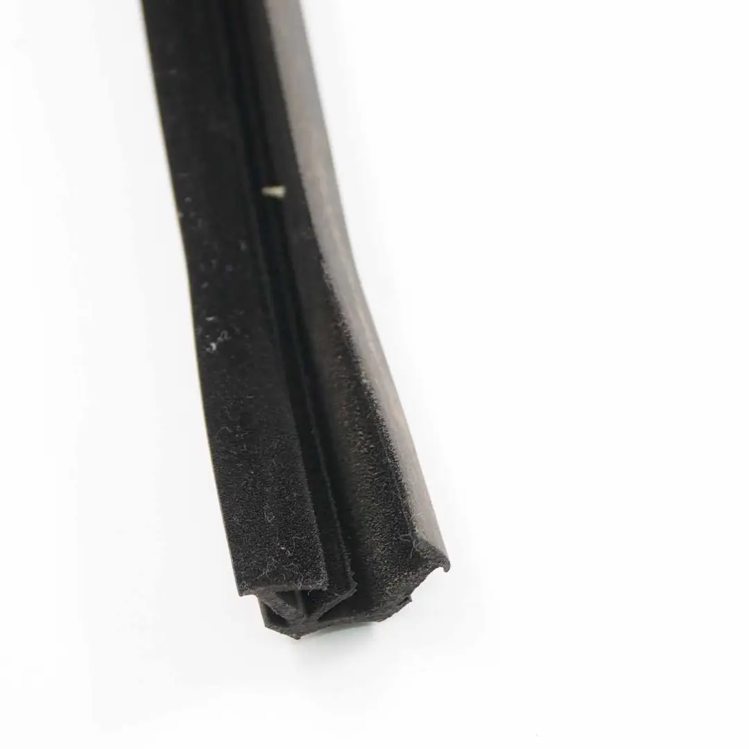 Mercedes W203 Touring Joint Fenêtre Guide Porte Arrière Gauche Scellement - SKU A2037350525 - Numéro de pièce A2037350525