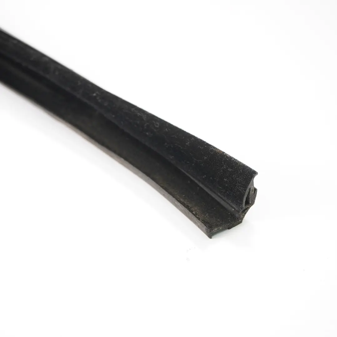 Mercedes W203 Touring Joint Fenêtre Guide Porte Arrière Gauche Scellement - SKU A2037350525 - Numéro de pièce A2037350525