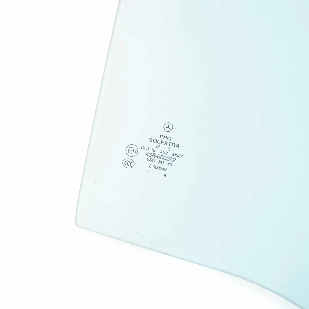 Vetro Porta Posteriore Destra Vetri Blu AS2 per Mercedes W203 con numero di parte A2037352010 Mercedes W203 Vetro Porta Posteriore Destra Vetri Blu AS2 - SKU A2037352010 - Numero di parte A2037352010