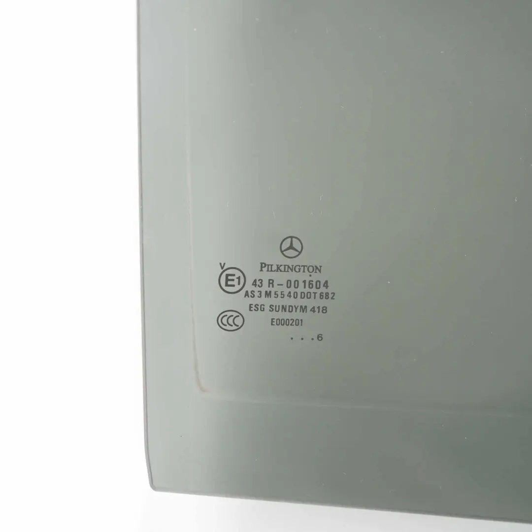 Vetro Porta Posteriore Destra Nero AS3 per Mercedes W203 Estate con numero di parte A2037352810 Mercedes W203 Estate Vetro Porta Posteriore Destra Nero AS3 - SKU A2037352810 - Numero di parte A2037352810